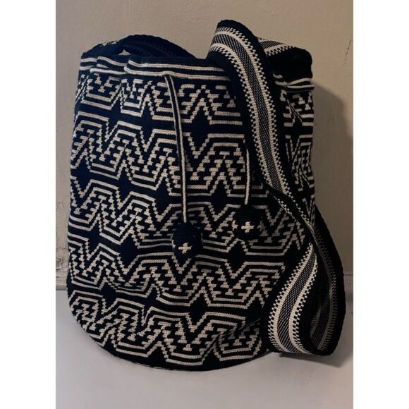 NWT Authentic Tejeduria Mochila Wayuu  100% Colombia Handmade Bag Black/ White - Picture 2 of 6